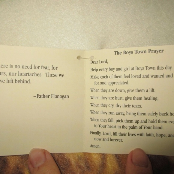 NWT Boys Town Children`s Fleece Blanket WHITE - Picture 4 of 6